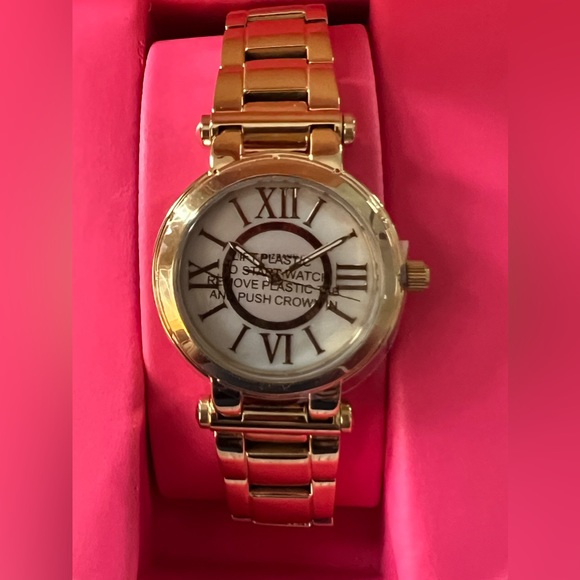 Isaac Mizrahi Accessories - COPY - Isaac Mizrahi watch brand new needs battery